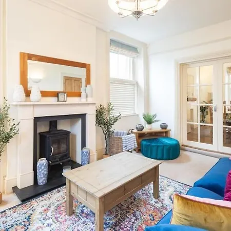 Hampton Manor House - 9 Bedrooms