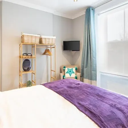 Hampton Manor House - 9 Bedrooms アパート セント・ビーズ