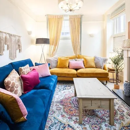 Hampton Manor House سانت بييز
