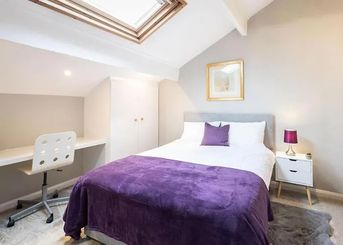 Hampton Manor House - 9 Bedrooms