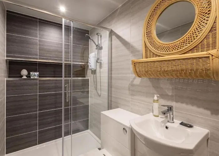 Hampton Manor House - 9 Bedrooms