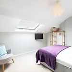 Hampton Manor House - 9 Bedrooms Διαμέρισμα *