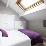 Hampton Manor House - 9 Bedrooms *
