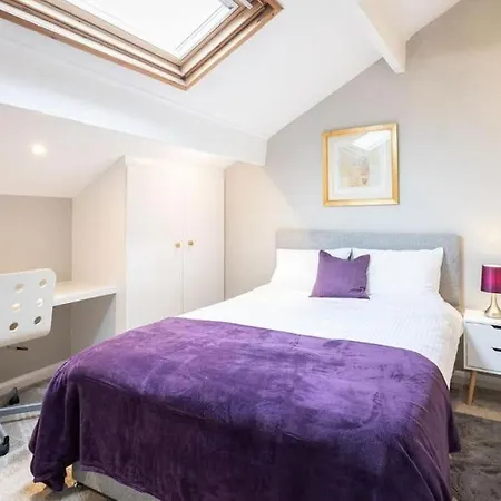 Hampton Manor House - 9 Bedrooms